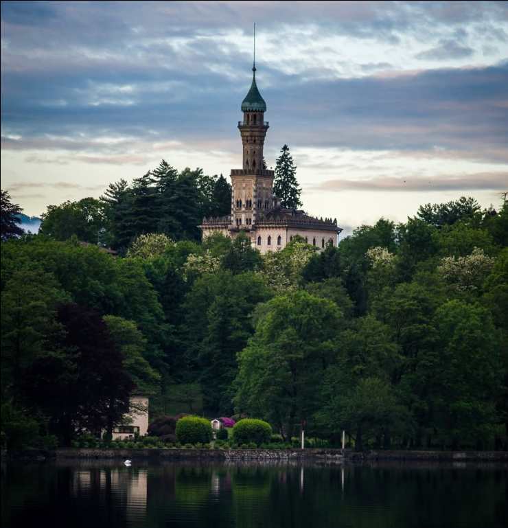 Vista Villa Crespi dal Lago d'Orta 