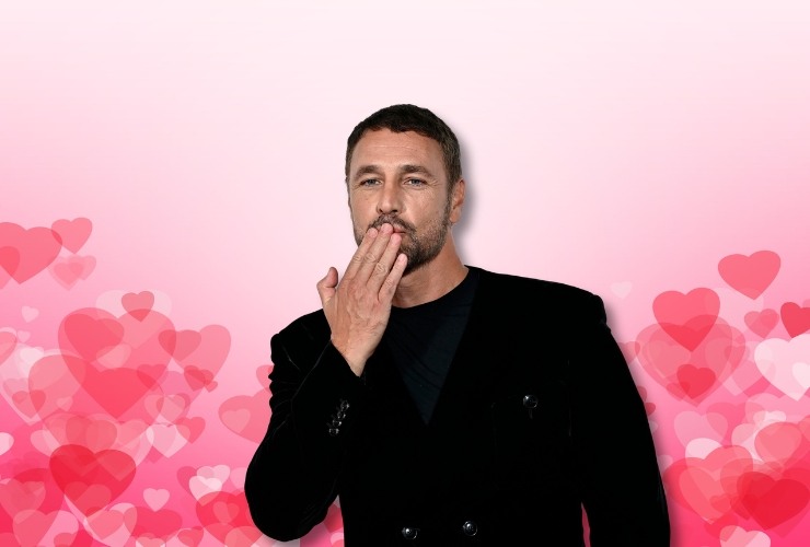 Raoul Bova manda un bacio tra i cuori