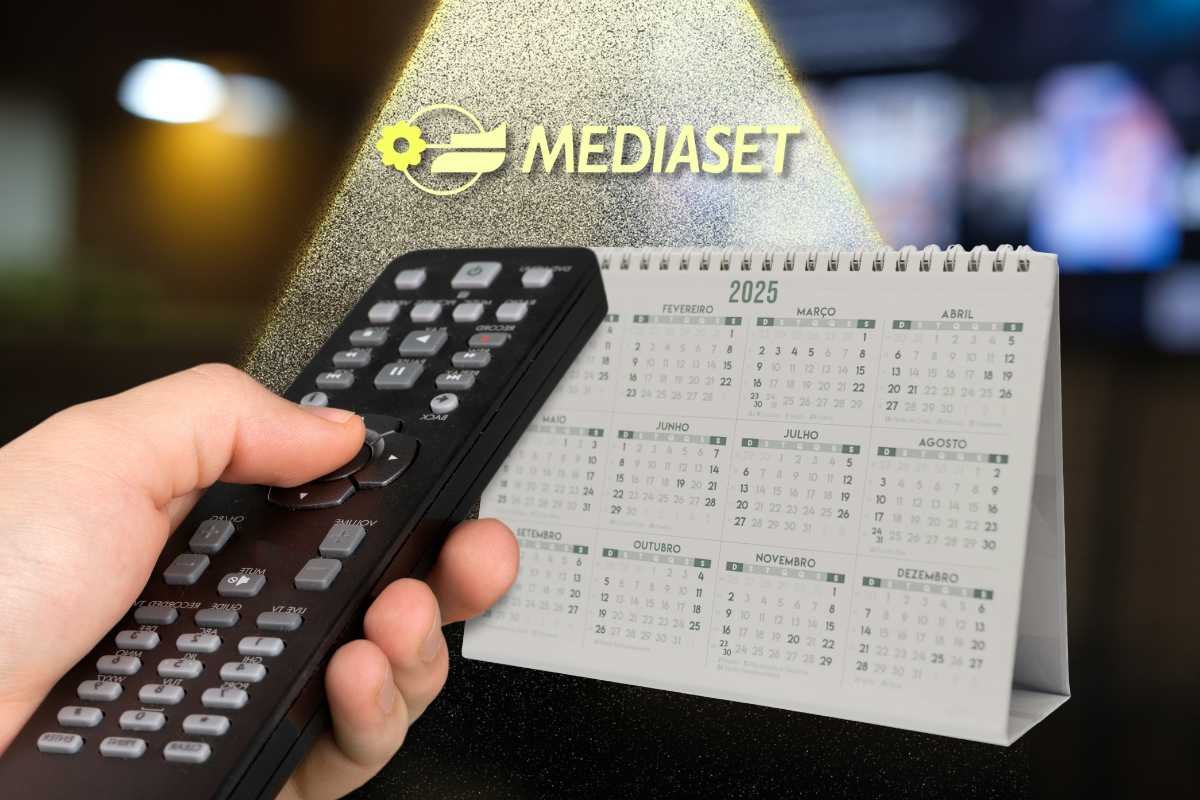 Mano con telecomando, calendario, logo Mediaset e fascio di luce