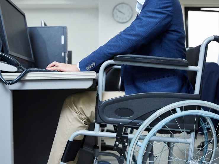 Un disabile al lavoro