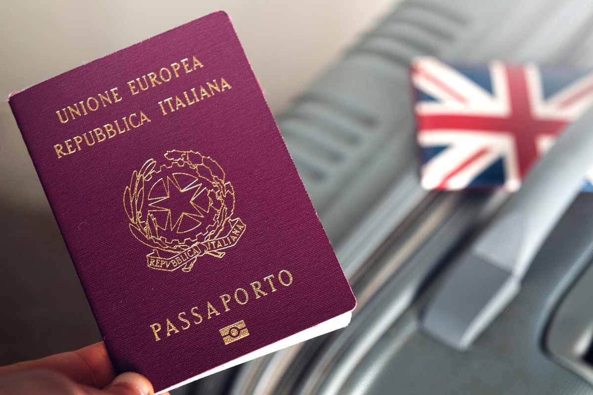 passaporto italiano rosso