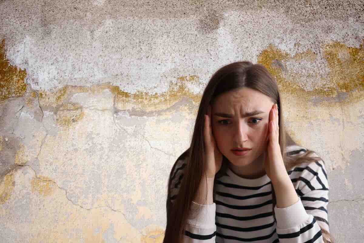 umidità e donna preoccupata