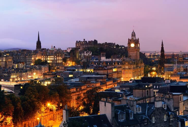 Vista su Edinburgo di sera