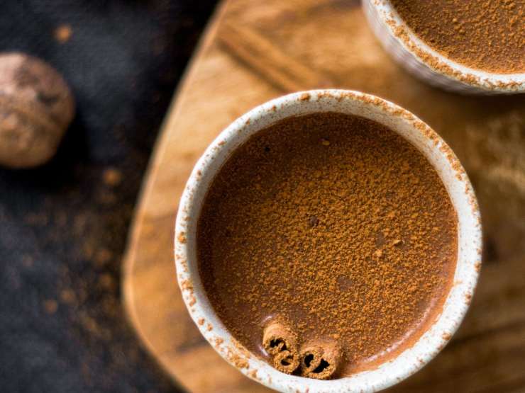 caffè con cannella e cacao