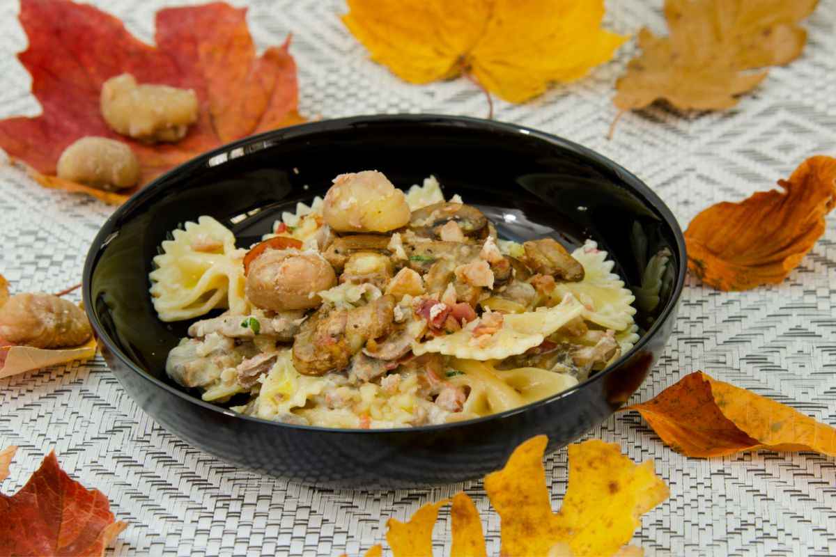 farfalle con funghi e speck